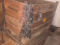 Lot 207 - houten palletbak picanol. 2 stuks - afbeelding 2 van  3