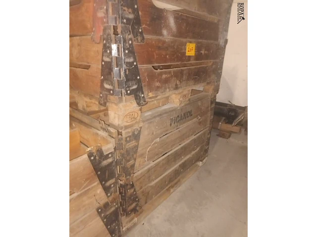 Lot 207 - houten palletbak picanol. 2 stuks - afbeelding 3 van  3