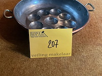 Lot 207 - roodkoperen poffertjespan - afbeelding 1 van  2