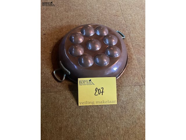 Lot 207 - roodkoperen poffertjespan - afbeelding 2 van  2