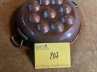 Lot 207 - roodkoperen poffertjespan - afbeelding 2 van  2