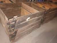 Lot 208 - houten palletbak picanol. 2 stuks - afbeelding 2 van  3