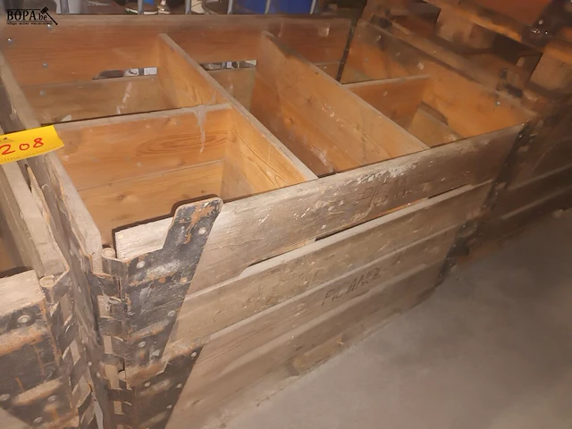 Lot 208 - houten palletbak picanol. 2 stuks - afbeelding 3 van  3