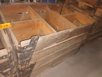 Lot 208 - houten palletbak picanol. 2 stuks - afbeelding 3 van  3