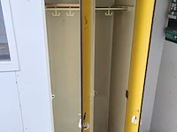 Lot 208 - lockerkast - afbeelding 2 van  2