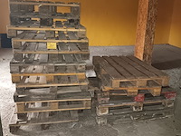Lot 208 - lot houten palletten - afbeelding 1 van  1