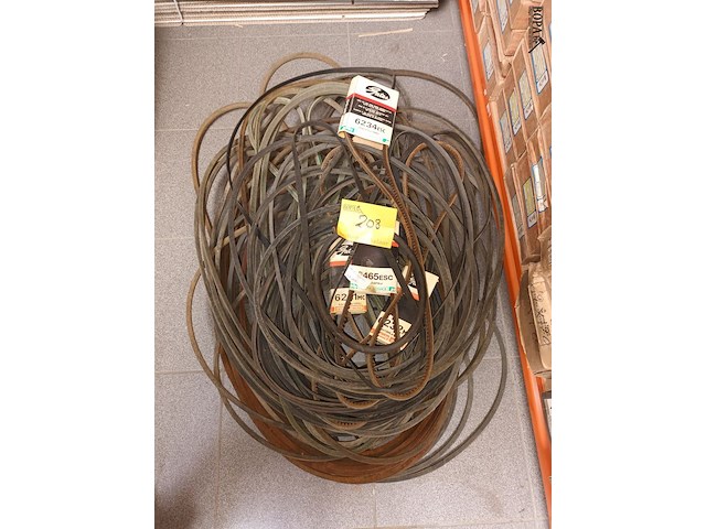 Lot 208 - v-riemen. 68 stuks - afbeelding 1 van  3