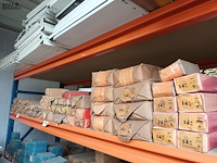 Lot 209 - lot nagels - afbeelding 2 van  3