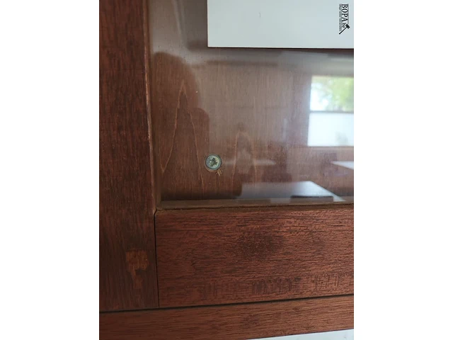 Lot 209 - vitrine kastje - afbeelding 2 van  3