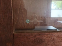 Lot 209 - vitrine kastje - afbeelding 2 van  3