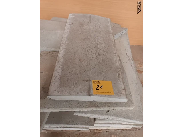 Lot 21 - betonnen dekstenen. 17 stuks - afbeelding 4 van  4