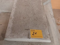 Lot 21 - betonnen dekstenen. 17 stuks - afbeelding 4 van  4