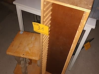 Lot 21 - cd rek en video cassette rek - afbeelding 1 van  3