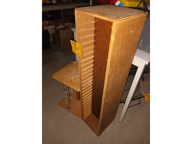 Lot 21 - cd rek en video cassette rek - afbeelding 3 van  3