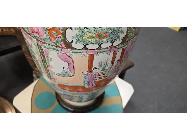 Lot 21 - chinese vaas hoogte 64 cm - afbeelding 2 van  5