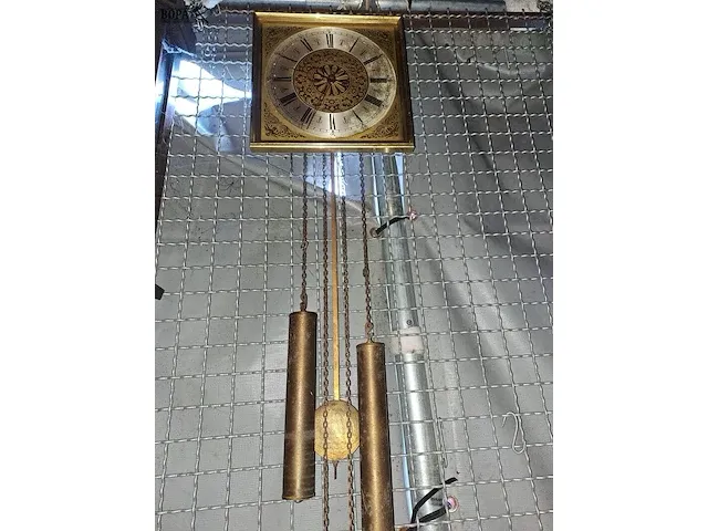Lot 21 - duivenklokken 2 stuks en wandklok - afbeelding 1 van  6