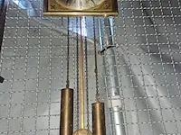 Lot 21 - duivenklokken 2 stuks en wandklok - afbeelding 1 van  6