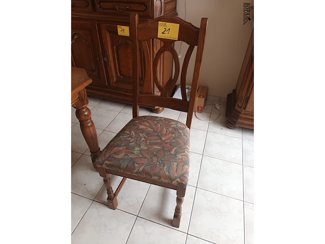 Lot 21 - eetkamer stoelen. 6 stuks - afbeelding 1 van  4