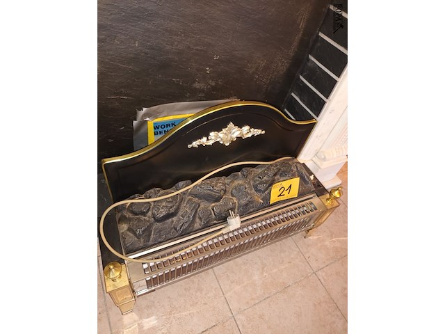 Lot 21 - elektrische sierhaard - afbeelding 1 van  4