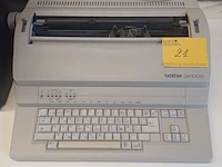 Lot 21 - elektrische typemachine brother - afbeelding 1 van  6