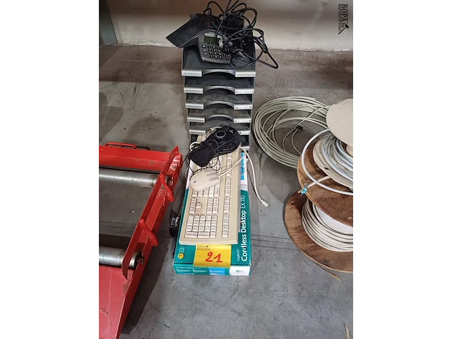 Lot 21 - kantoormateriaal - afbeelding 1 van  6