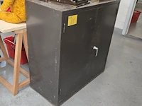 Lot 21 - lage metalen kastmet legplanken - afbeelding 3 van  3