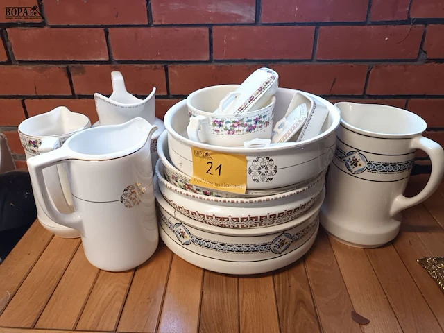 Lot 21 - lampetstellen - afbeelding 1 van  6