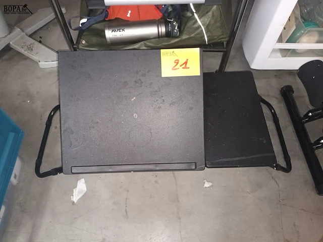 Lot 21 - laptop tafel - afbeelding 1 van  2