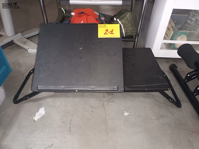 Lot 21 - laptop tafel - afbeelding 2 van  2