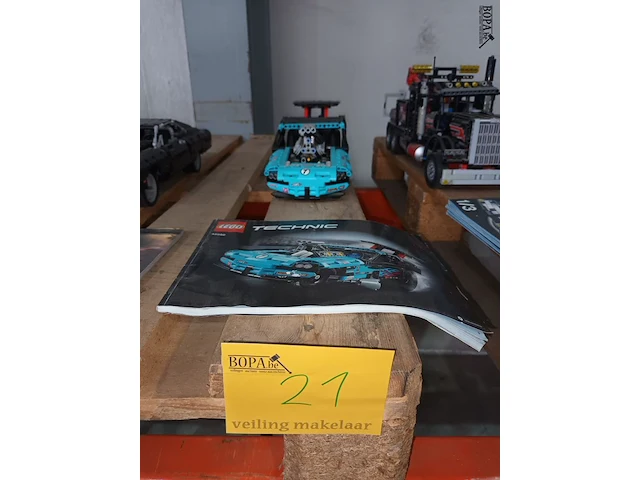 Lot 21 - lego technic dragster - afbeelding 1 van  3