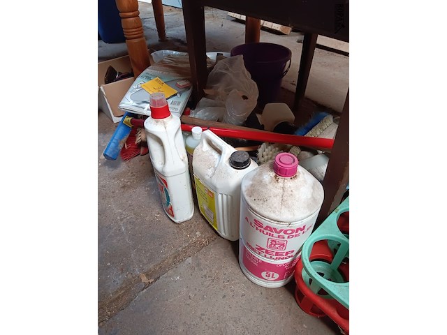 Lot 21 - lot poetsmateriaal - afbeelding 1 van  6