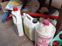 Lot 21 - lot poetsmateriaal - afbeelding 1 van  6