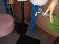 Lot 21 - mannequin pop - afbeelding 2 van  2