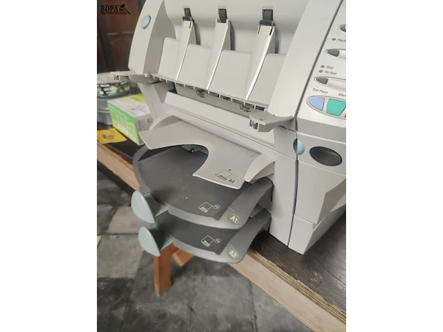 Lot 21 - pitney bowes brievenvouwmachine - afbeelding 3 van  3