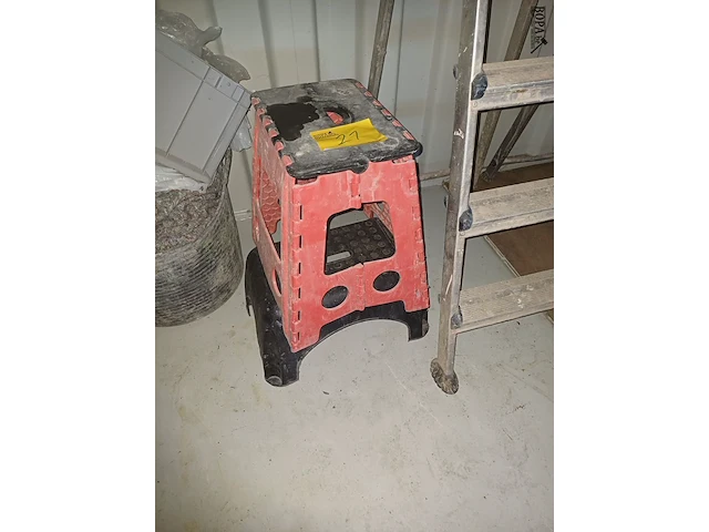 Lot 21 - pvc opstapbankjes - 2 stuks - afbeelding 1 van  2