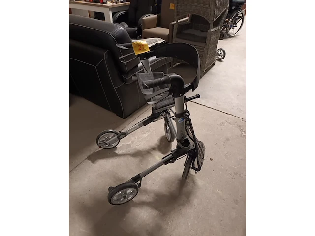 Lot 21 - rollator vermeiren - afbeelding 2 van  4