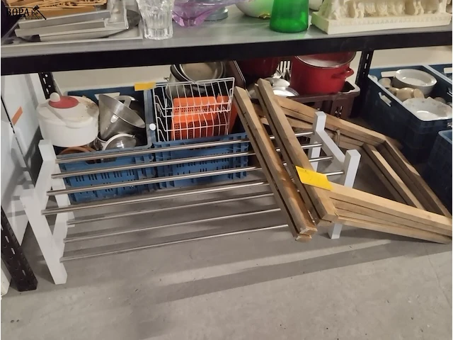 Lot 21 - schoenenrek en schragen - afbeelding 1 van  1