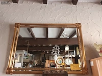 Lot 21 - spiegel in vergulde lijst - afbeelding 1 van  3