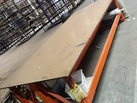 Lot 21 - stelling werktafel - afbeelding 1 van  4