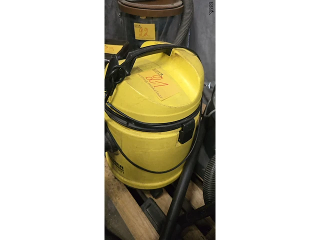Lot 21 - stofzuiger karcher a 2901 - afbeelding 3 van  3