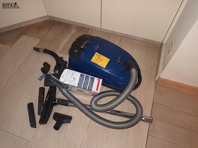 Lot 21 - stofzuiger miele - afbeelding 1 van  3