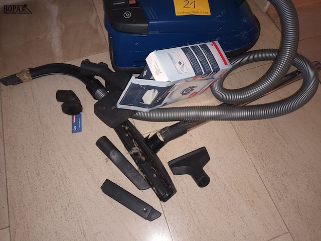 Lot 21 - stofzuiger miele - afbeelding 3 van  3