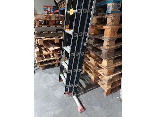 Lot 21 - uitschuifbare ladder altrex - afbeelding 3 van  4