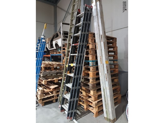 Lot 21 - uitschuifbare ladder altrex - afbeelding 4 van  4