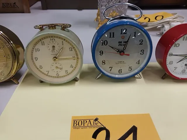 Lot 21 - vintage wekkers. 6 stuks - afbeelding 3 van  4