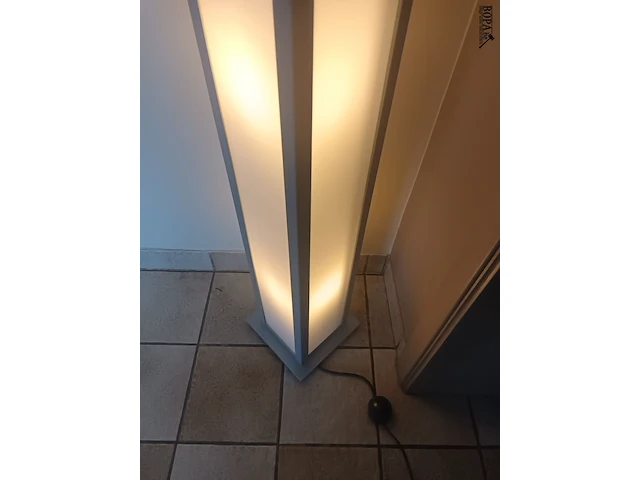 Lot 21 - vloerlamp - afbeelding 3 van  3