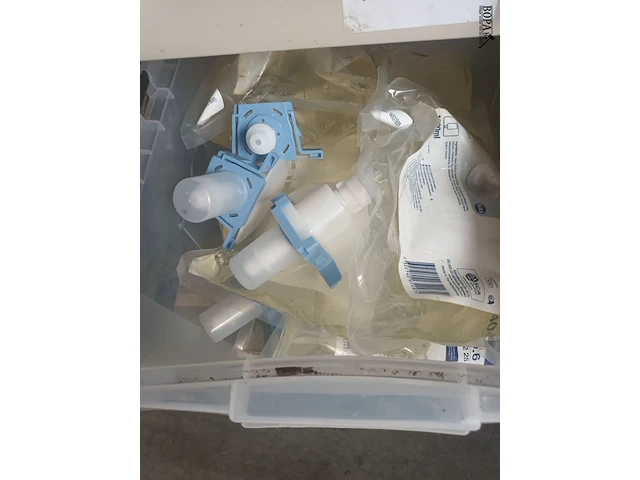 Lot 21 - zeep, handdoekpapier en insektenlamp - afbeelding 6 van  6