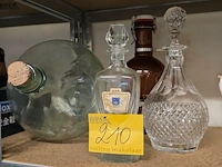 Lot 210 - glazen karaffen, flessen 4 stuks - afbeelding 1 van  5