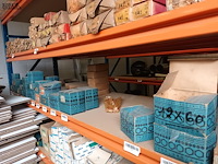 Lot 210 - lot stalen moeren en bouten - afbeelding 2 van  4