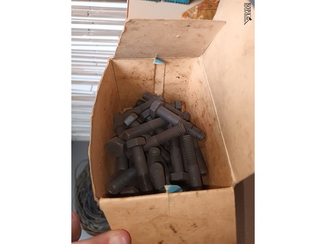 Lot 210 - lot stalen moeren en bouten - afbeelding 3 van  4